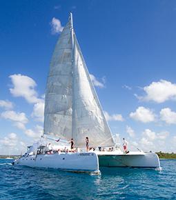 Cruceros y fiestas en bote o catamarán