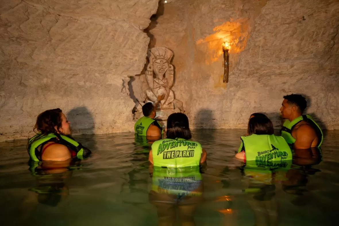 Río Sagrado de Noche + Cena Mar y Tierra