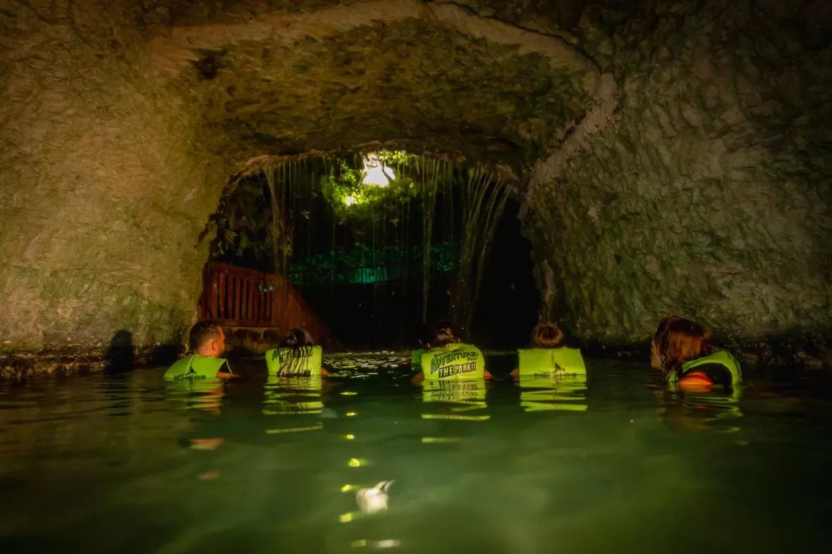 Río Sagrado de Noche + Cena Mar y Tierra